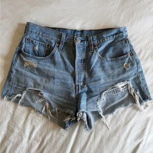 Levi 501 shorts size 30